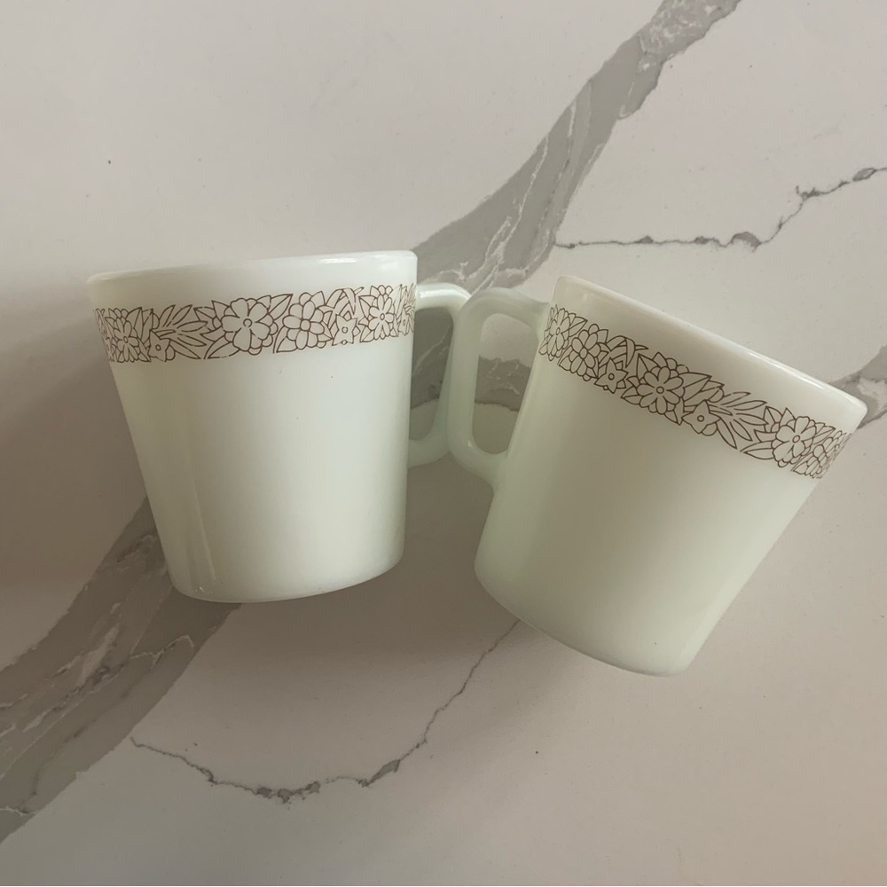 Brown pattern Pyrex Cups - Picture 2 of 9